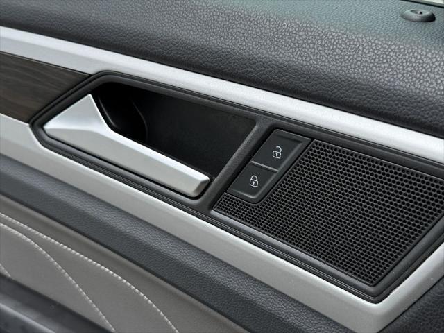 Photo of 2023 Deep Black Volkswagen Atlas