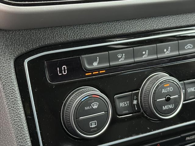 Photo of 2023 Deep Black Volkswagen Atlas
