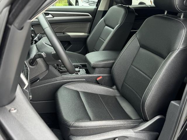 Photo of 2023 Deep Black Volkswagen Atlas
