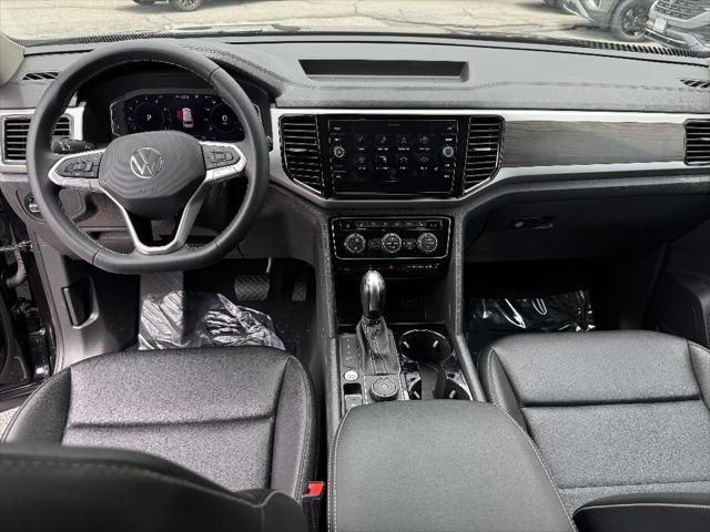 Photo of 2023 Deep Black Volkswagen Atlas