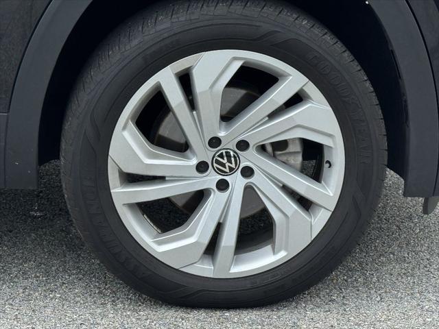 Photo of 2023 Deep Black Volkswagen Atlas