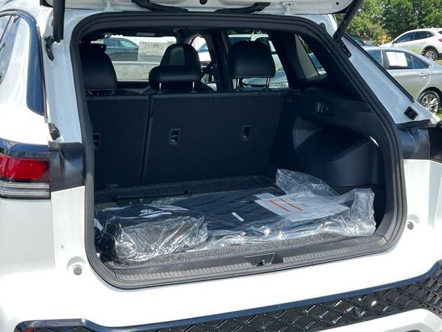 Photo of 2025 White Pearl Volkswagen Tiguan
