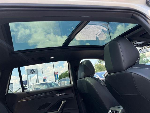 Photo of 2025 White Pearl Volkswagen Tiguan