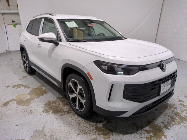 Photo of 2025 Pure White Volkswagen Tiguan