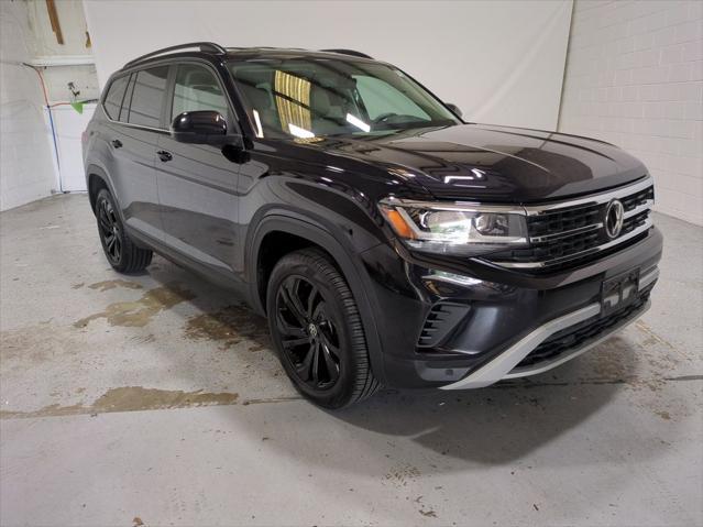 Photo of 2023 Deep Black Pearl Volkswagen Atlas