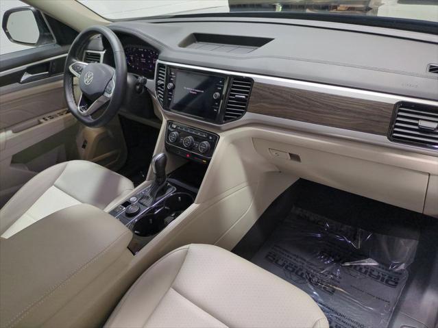 Photo of 2023 Deep Black Pearl Volkswagen Atlas