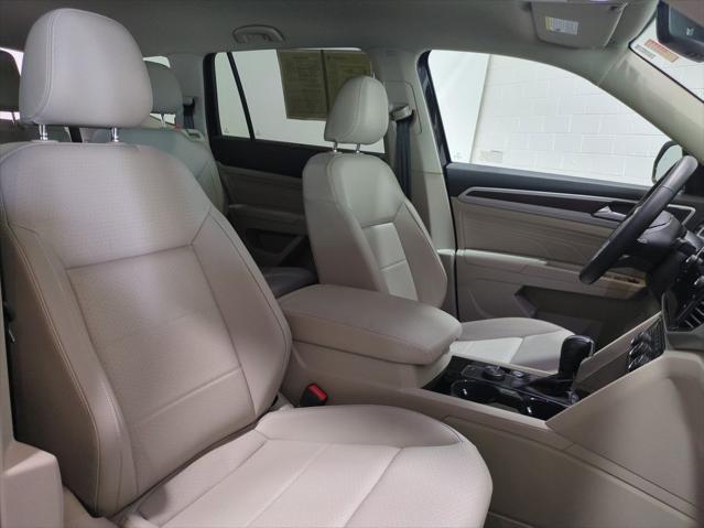 Photo of 2023 Deep Black Pearl Volkswagen Atlas