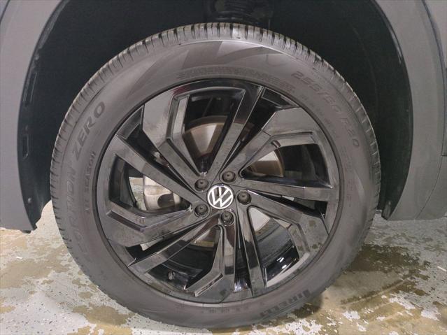 Photo of 2023 Deep Black Pearl Volkswagen Atlas