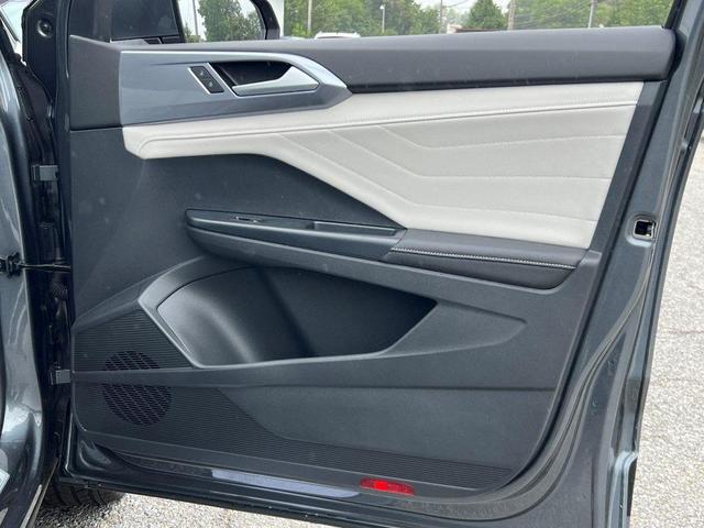 Photo of 2025 Platinum Volkswagen Taos