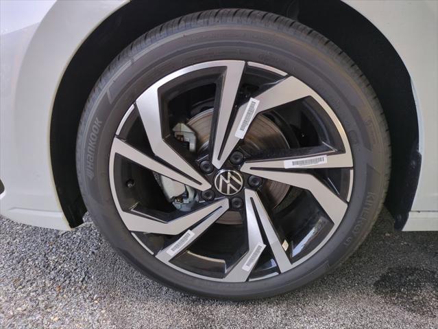 Photo of 2025 White Pearl Volkswagen Jetta