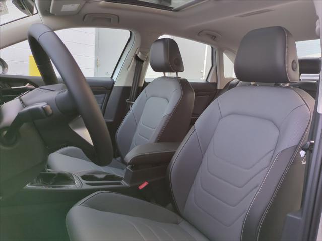 Photo of 2025 White Pearl Volkswagen Jetta