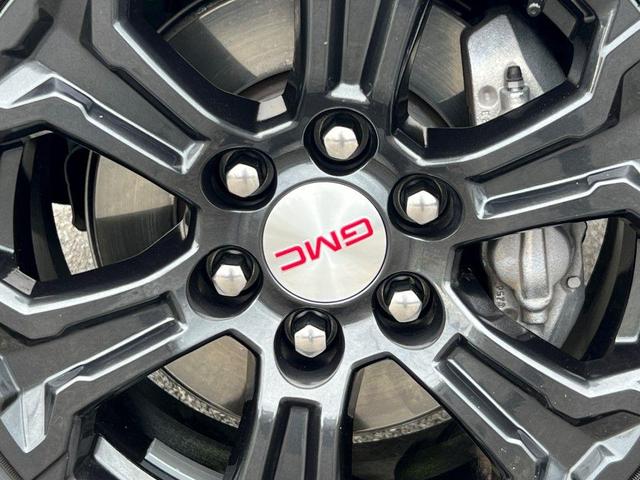 Photo of 2024 Summit White GMC Canyon