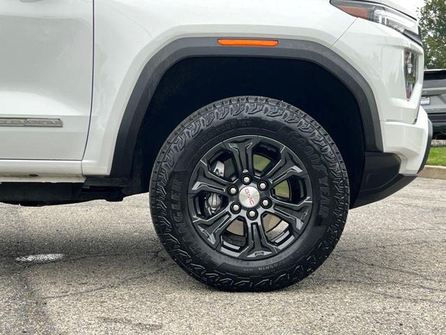 Photo of 2024 Summit White GMC Canyon
