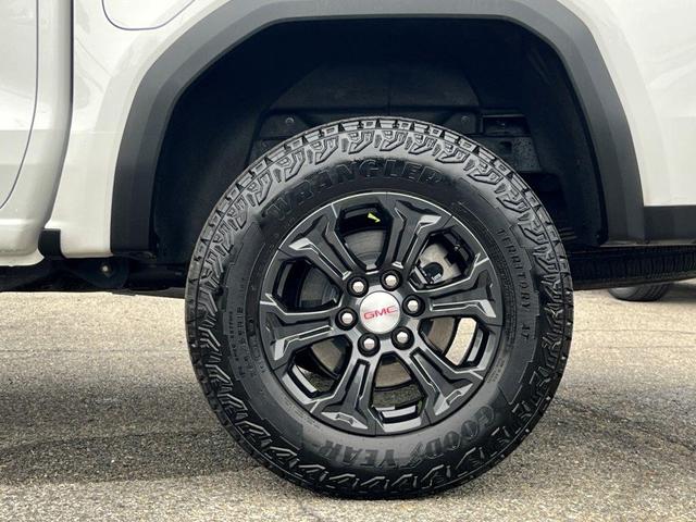 Photo of 2024 Summit White GMC Canyon