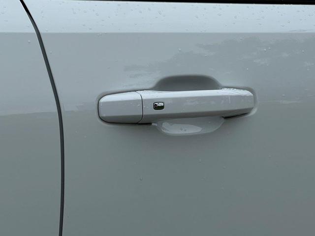 Photo of 2024 Summit White GMC Canyon
