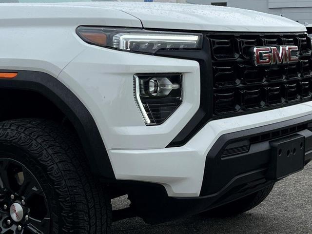 Photo of 2024 Summit White GMC Canyon