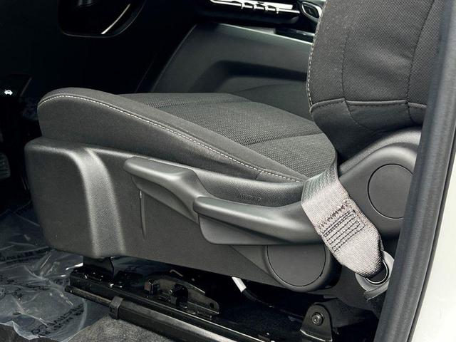 Photo of 2024 Summit White GMC Canyon