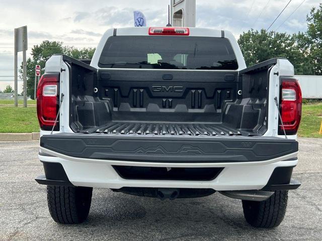 Photo of 2024 Summit White GMC Canyon