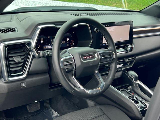 Photo of 2024 Summit White GMC Canyon