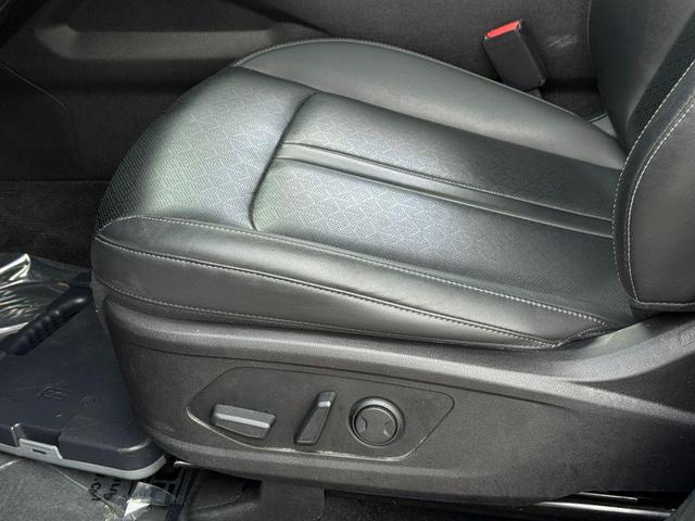 Photo of 2022 Wolf Gray Kia Sorento