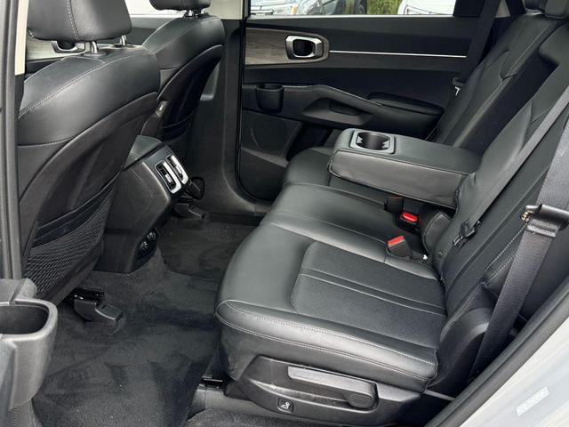 Photo of 2022 Wolf Gray Kia Sorento
