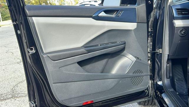 Photo of 2023 Deep Black Volkswagen Taos