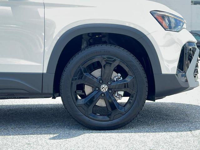 Photo of 2025 Pure White Volkswagen Taos