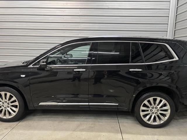 Photo of 2020 Stellar Black Metallic Cadillac XT6