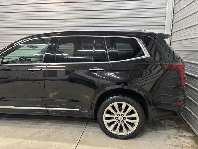Photo of 2020 Stellar Black Metallic Cadillac XT6