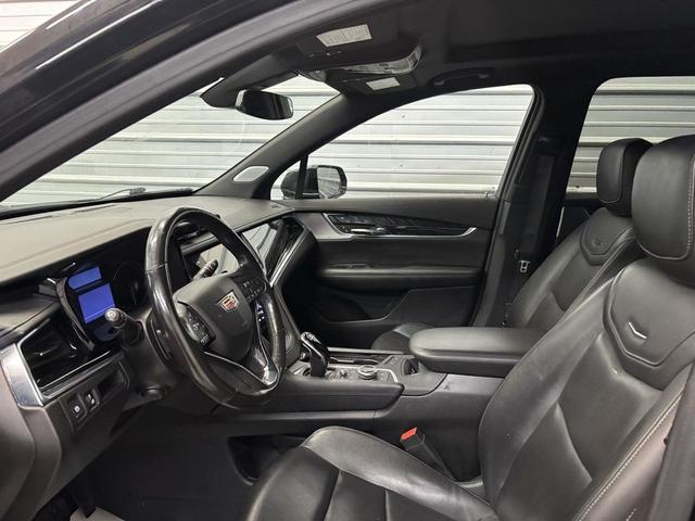 Photo of 2020 Stellar Black Metallic Cadillac XT6