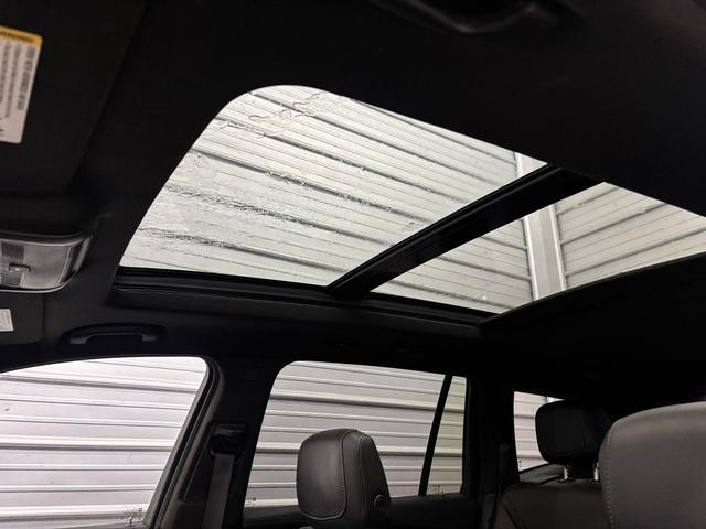 Photo of 2020 Stellar Black Metallic Cadillac XT6