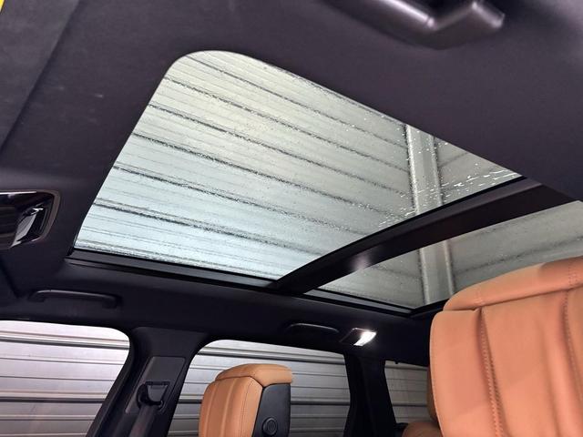 Photo of 2018 White Land Rover Range Rover Sport