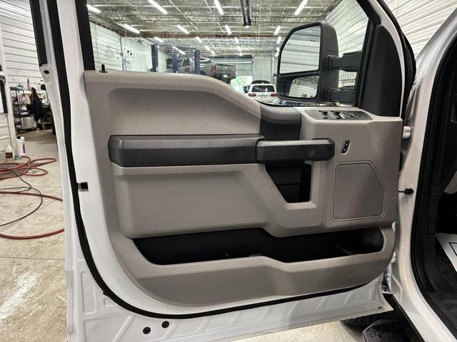 Photo of 2022 Oxford White Ford F-250
