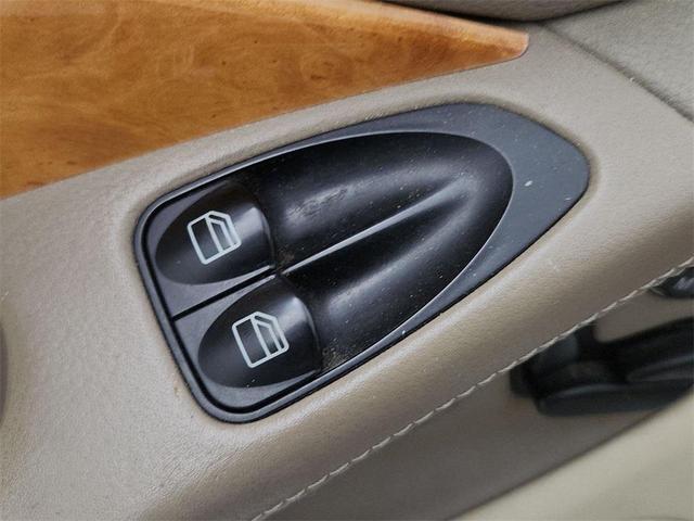 Photo of 2007 Gold Mercedes-Benz SL-Class