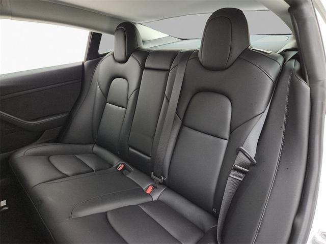 Photo of 2022 White Tesla Model 3