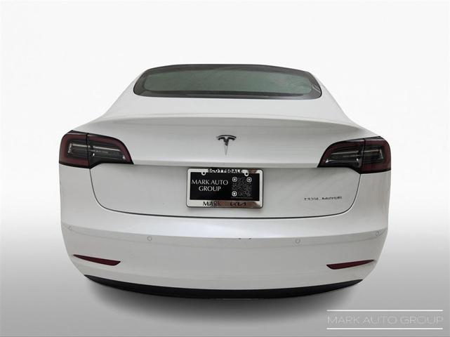 Photo of 2022 White Tesla Model 3