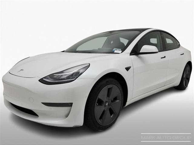 Photo of 2022 White Tesla Model 3