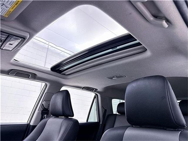 Photo of 2022 White Toyota 4Runner