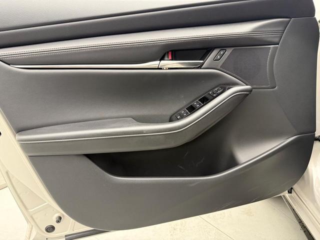 Photo of 2025 Platinum Mazda Mazda3