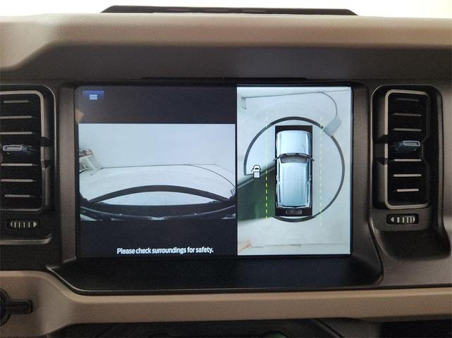 Photo of 2022 Green Metallic Ford Bronco