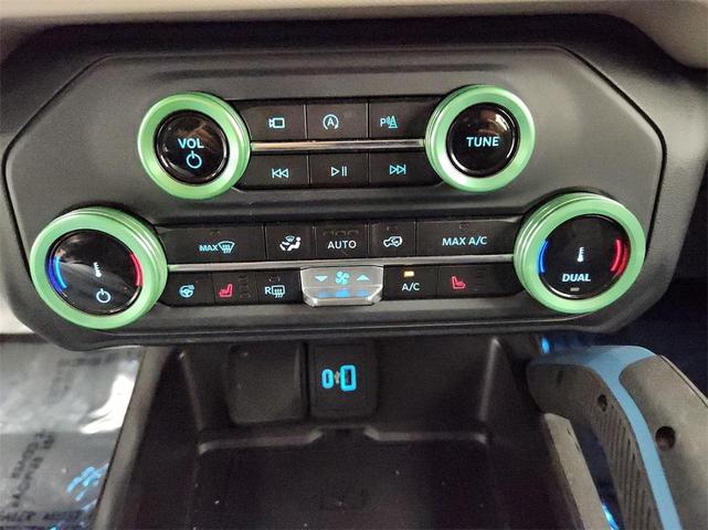 Photo of 2022 Green Metallic Ford Bronco
