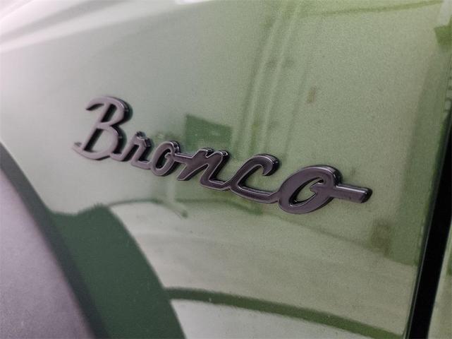 Photo of 2022 Green Metallic Ford Bronco
