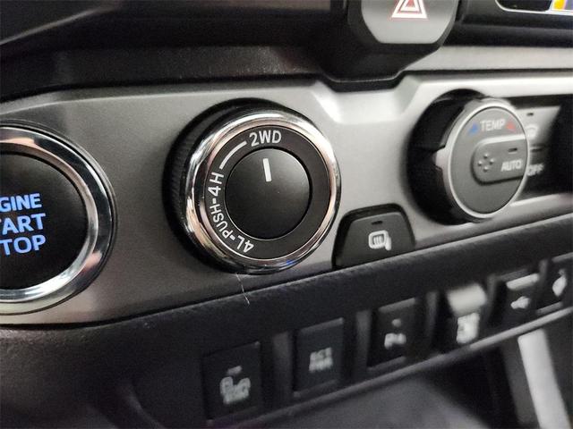Photo of 2021 White Toyota Tacoma