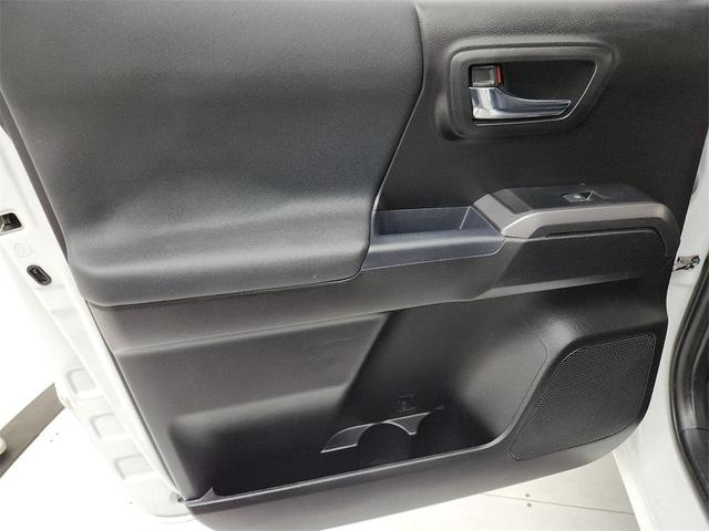 Photo of 2021 White Toyota Tacoma