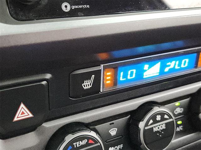 Photo of 2021 White Toyota Tacoma