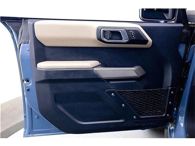 Photo of 2023 Azure Gray Metallic Ford Bronco