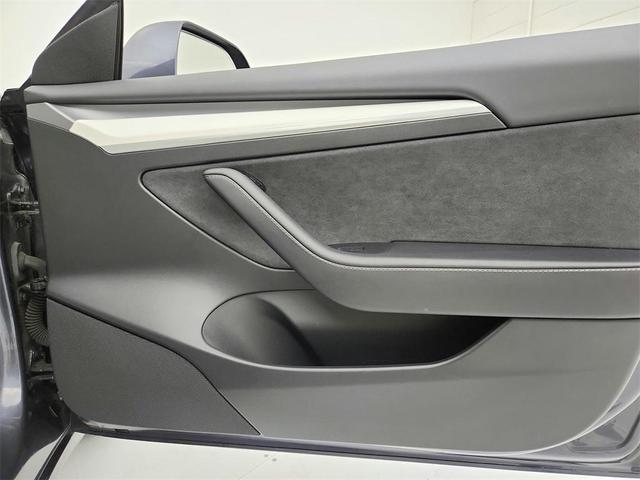 Photo of 2023 Gray Tesla Model 3