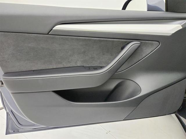 Photo of 2023 Gray Tesla Model 3