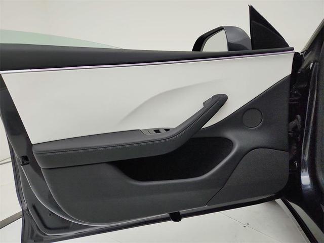 Photo of 2024 Gray Tesla Model 3