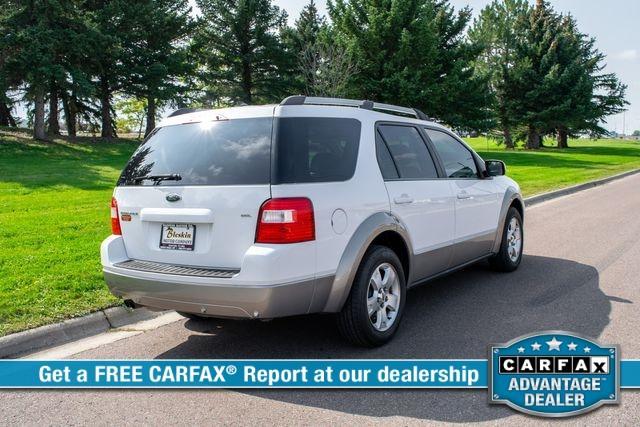 Photo of 2007 White Ford Freestyle